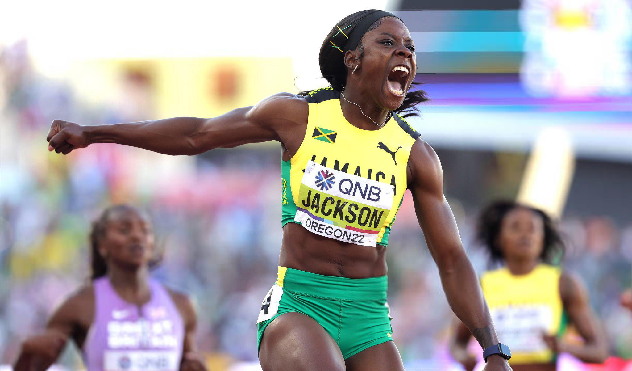 21秒45！牙买加黑马成为女子200米项目最接近“花蝴蝶”的选手(1)