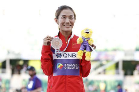 中国田径再迎喜讯：31岁老将刷新亚洲纪录夺铜！世锦赛豪取4奖牌(2)