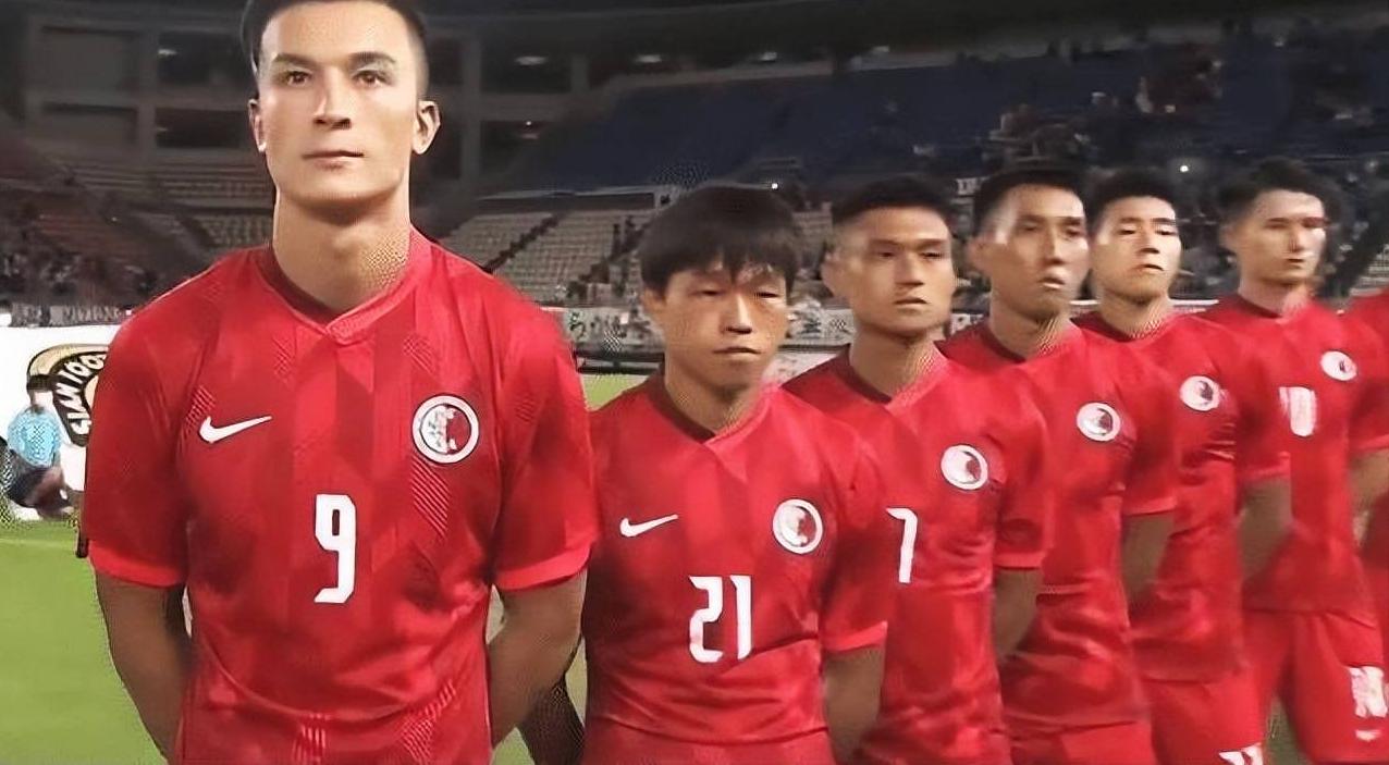 痛心！中国香港球员又一次拒唱国歌，东亚杯球迷呼吁重罚(3)