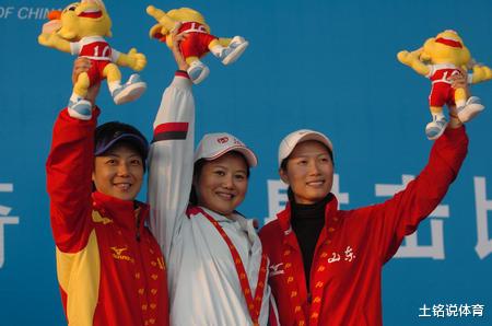 奥运会上，一位中国女将曾战胜一众爷们问鼎金牌，她是谁？(4)