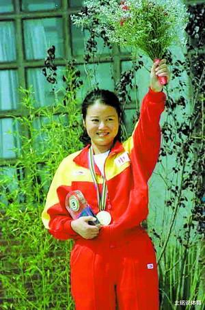 奥运会上，一位中国女将曾战胜一众爷们问鼎金牌，她是谁？(5)