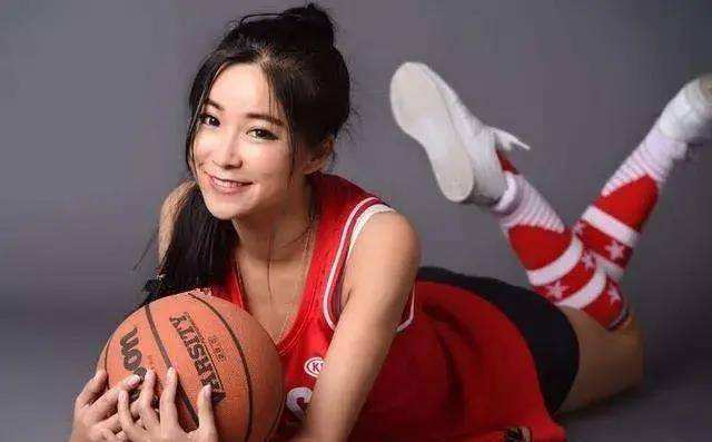 “最漂亮的篮球女神”，35岁美貌依旧，每天工作运动，生活美满(1)