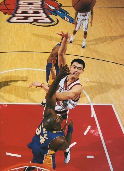 姚明职业生涯薪资一览：亚洲篮球运动员的天花板(1)