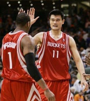 姚明职业生涯薪资一览：亚洲篮球运动员的天花板(4)