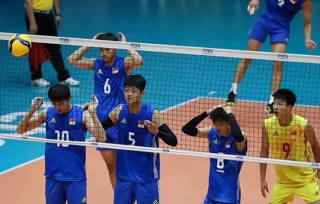 中国男排2-3韩国，爆冷出局事出有因，裁判误判毁掉到手胜利(4)