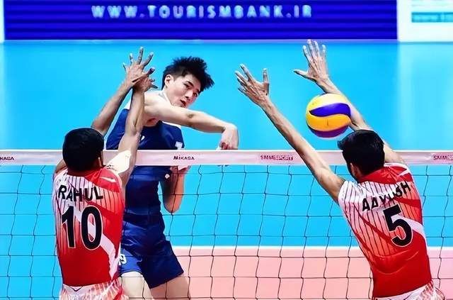 中国男排2-3韩国，爆冷出局事出有因，裁判误判毁掉到手胜利(5)