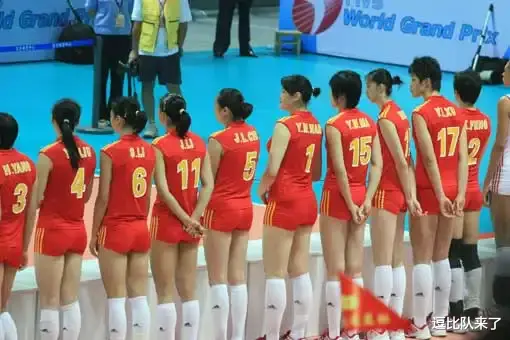 中国女排18名球员备战世锦赛，按照惯例只有14人能去，哪4人会被淘汰？(2)