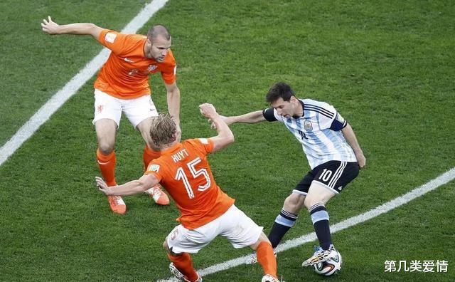 阿根廷两大球王为何都几乎无逆足的情况下还不能被防守针对？(3)