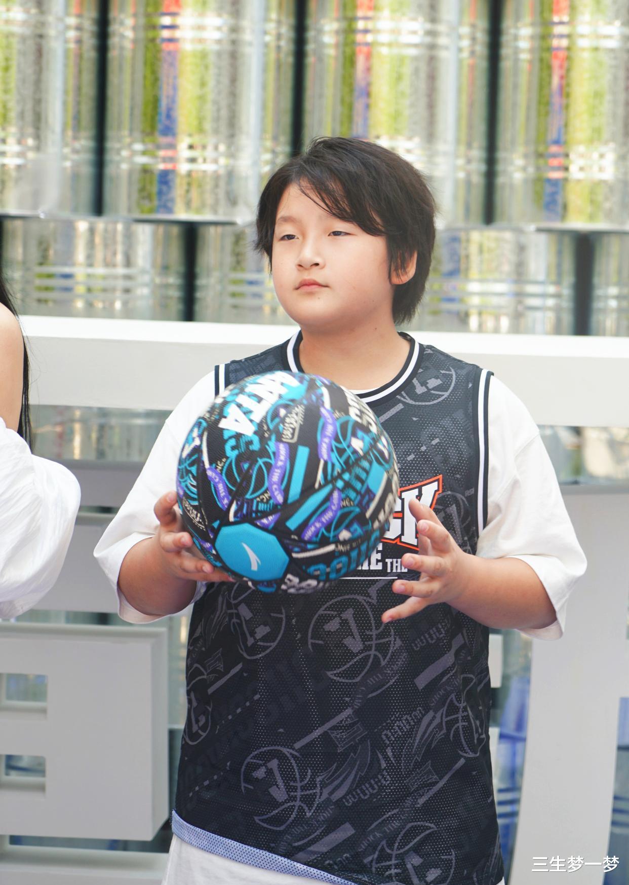 邹市明11岁儿子夺冠，为何他读的是国际学校？看看出生地就明白了(5)