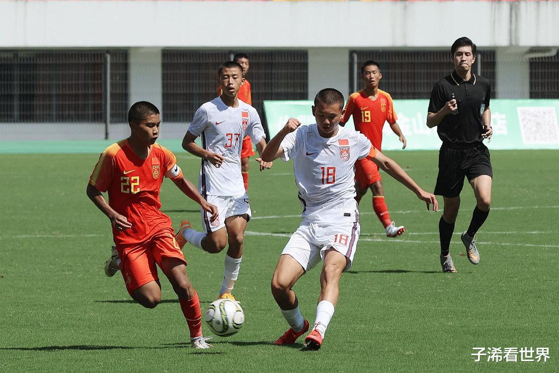 下午14点，中国足球遭争议判罚：亚足联成众矢之的，球迷骂声一片(4)