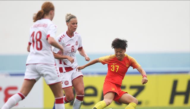 官宣！中国女足23岁天才转会欧洲豪门！丹超8连胜第1+欧冠1-3尤文(1)