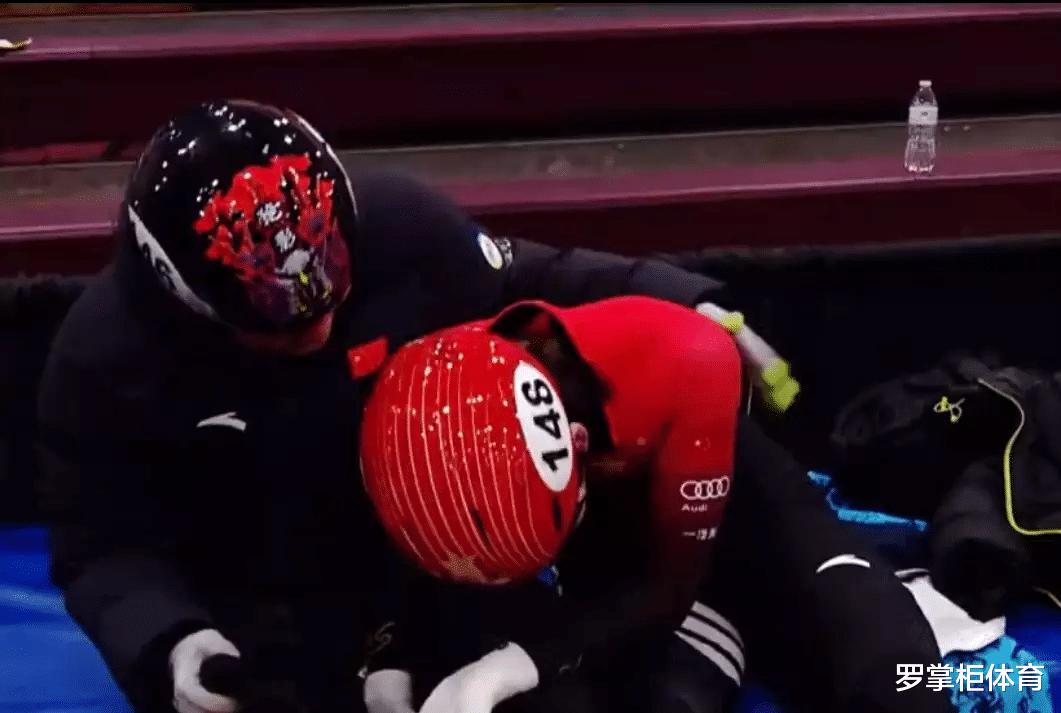 累瘫在队友怀中！韩籍归化奥运冠军一人撑起整个中国队，冰迷泪目(1)