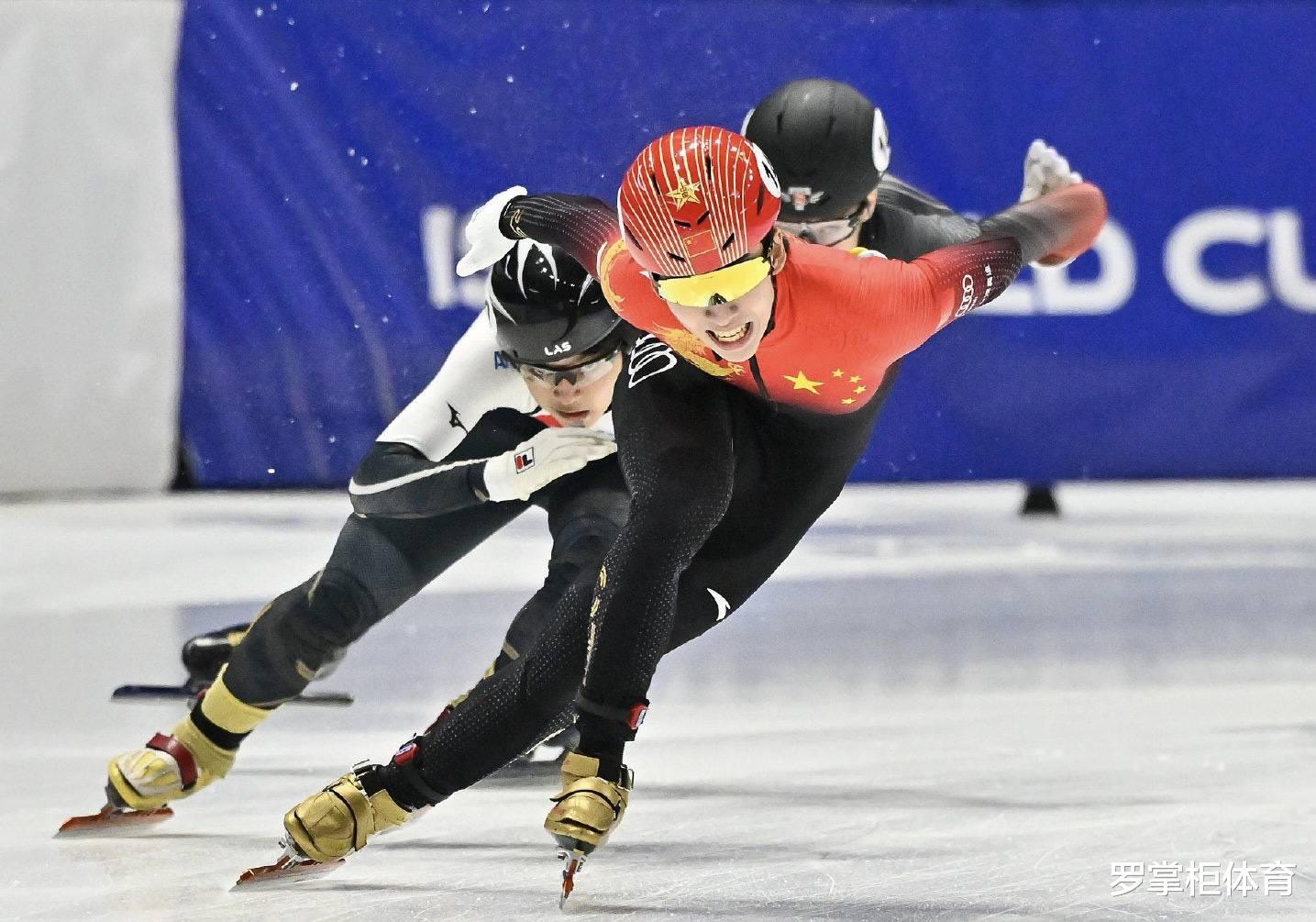 累瘫在队友怀中！韩籍归化奥运冠军一人撑起整个中国队，冰迷泪目(2)