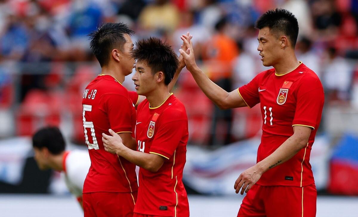 记者曝出争议猛料，中国足球成笑话，球迷吐槽：镀金已经没意义了(4)