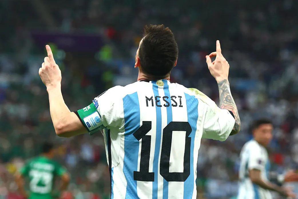 2-0首胜！梅西逆境中拯救阿根廷，用最好的方式告慰老马(4)