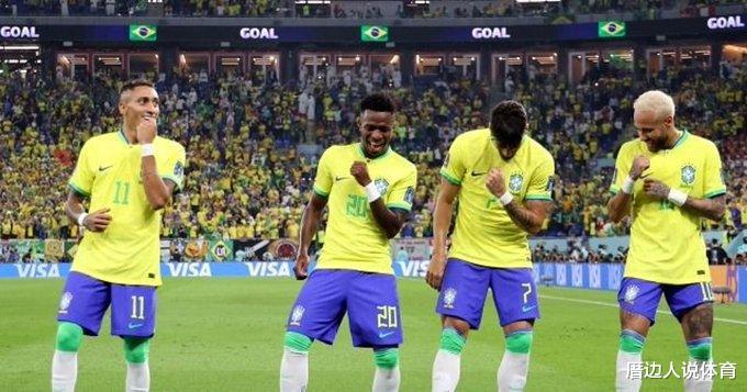 韩球迷怒了：爆粗不满巴西跳舞庆祝 P图羞辱对方球员主帅跳鸽子舞(4)