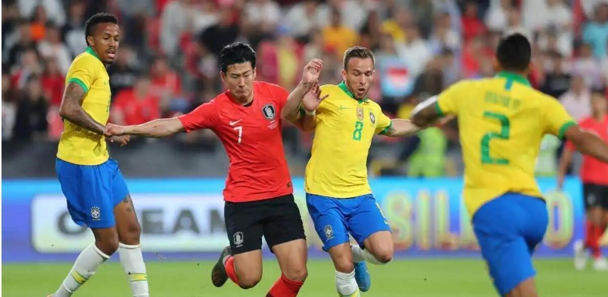 巴西4：1大胜韩国，他们行为引起中国球迷愤怒，他们做了什么？(1)