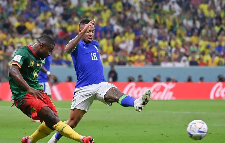 巴西4：1大胜韩国，他们行为引起中国球迷愤怒，他们做了什么？(3)