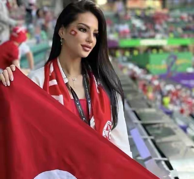 世界杯场外同样精彩！韩国足宝甜美有活力，克罗地亚超模惊艳众人(6)