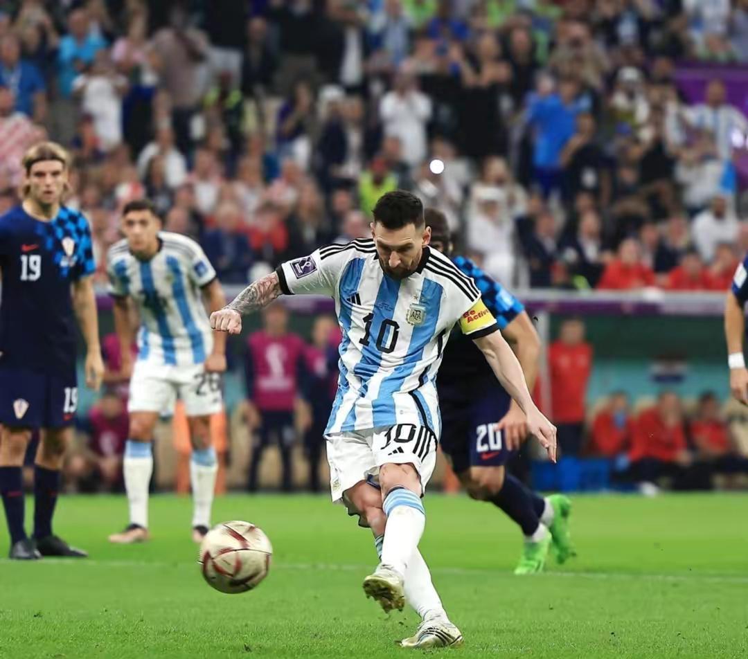 每场比赛都是点球打开僵局，这是国际足联送给阿根廷的冠军吧！(1)