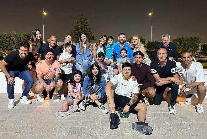 进决赛后阿根廷全队放假一天，梅西与20位亲友同游多哈(1)