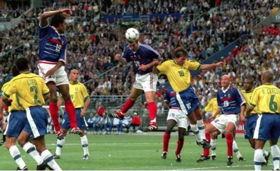 法国是巴西的克星，两次正面击败巴西体育播报(1)