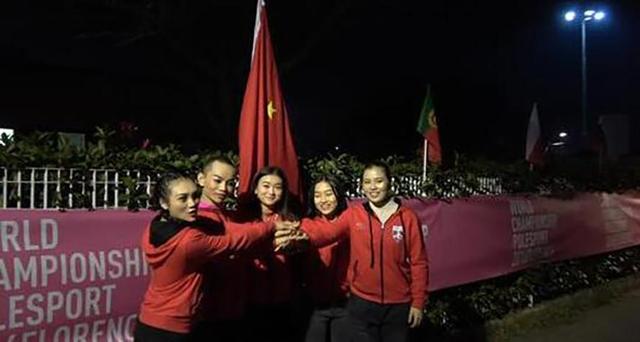 拒绝悬挂中国国旗？2016年意大利钢管舞比赛，中国运动员全体退赛(2)