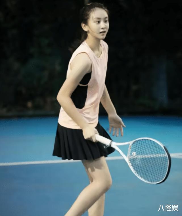 田亮女儿网球比赛首战告捷！训练照曝光：粗壮双腿抢镜肌肉好发达(11)
