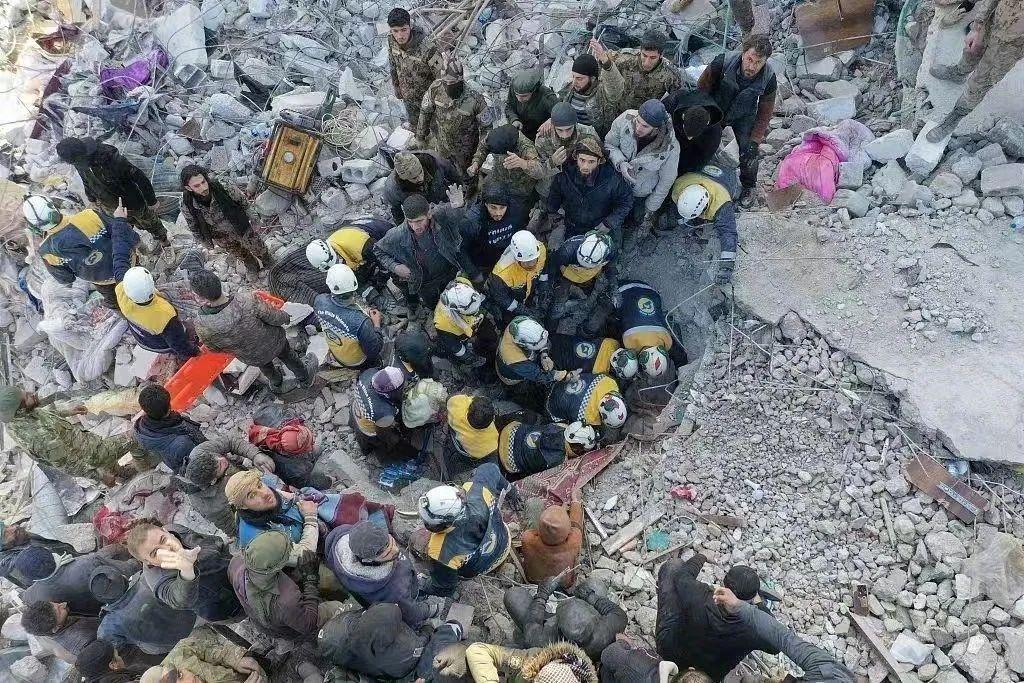 土耳其女排16人全部遇难！郎平蔡斌悲痛，中国救援队救出多人(1)