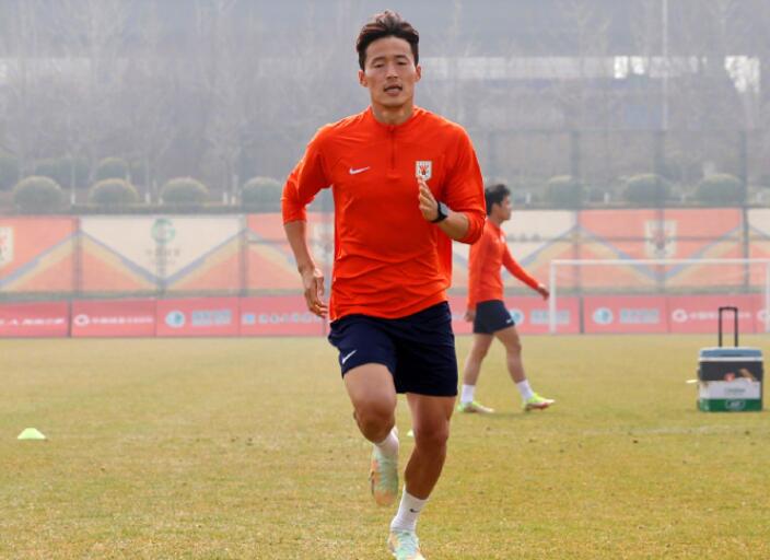 孙准浩返回韩国参加集训，接受克林斯曼考察，未来有望出战亚洲杯(3)