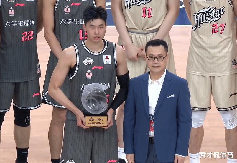 17分10个篮板！清华球星荣膺MVP并宣布选秀，前国手力挺他为状元(1)