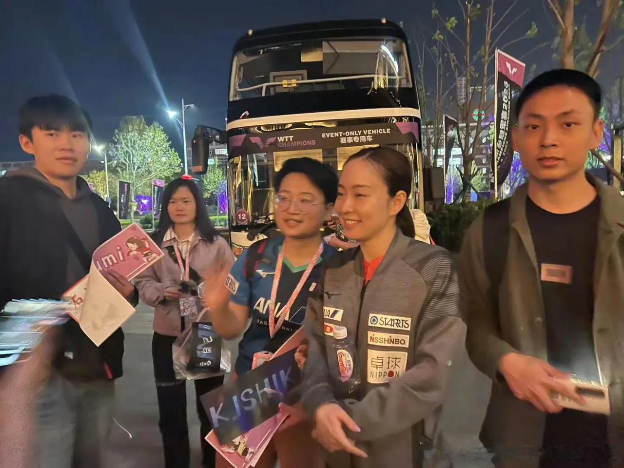真没想到！一个日本乒乓球员在中国居然有这么多狂热的粉丝！

最近石川佳纯正在中国(2)