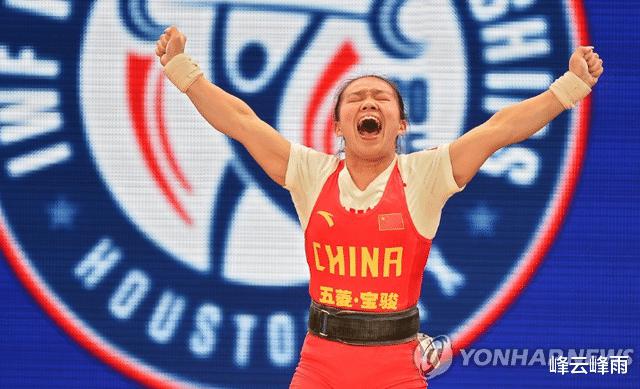 举重亚锦赛首日中国队上演神仙打架，东南亚选手首日抢镜(2)