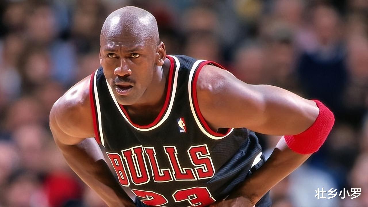 他是NBA篮球史上最伟大球员之一，他的篮球故事成为了传奇(1)
