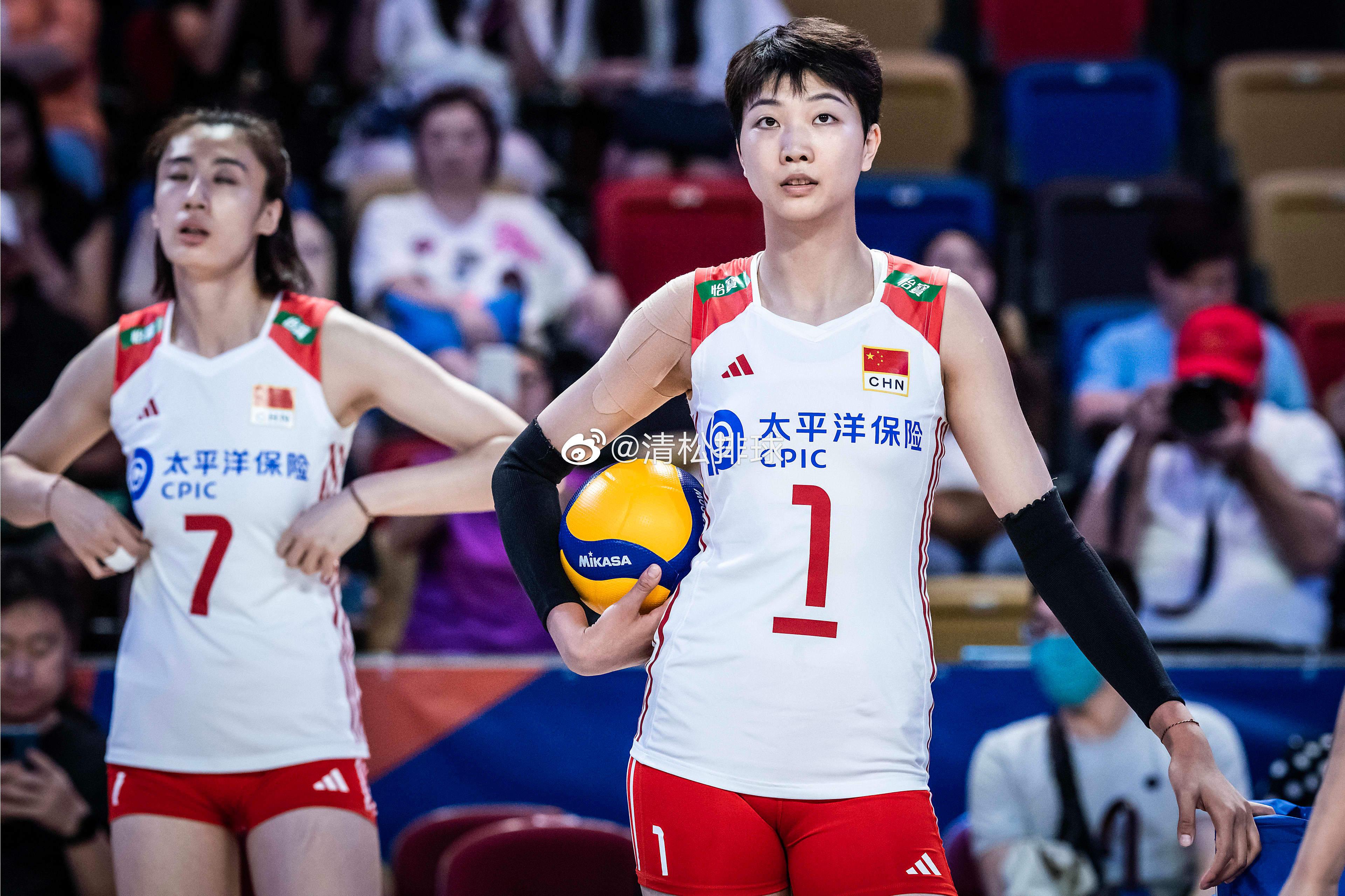中国女排分站赛还剩下两个对手，分别是东道主韩国女排以及东京奥运会冠军美国女排，中(1)