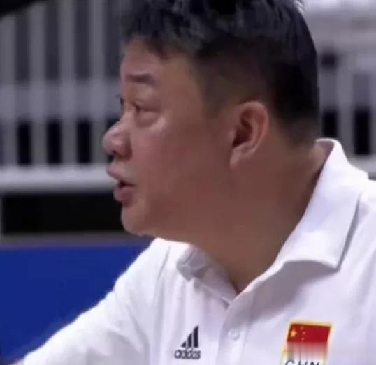 中国多米尼加决胜局的一个细节

决胜局打到8：8时，中国队连续两次一传冲网，二传(3)