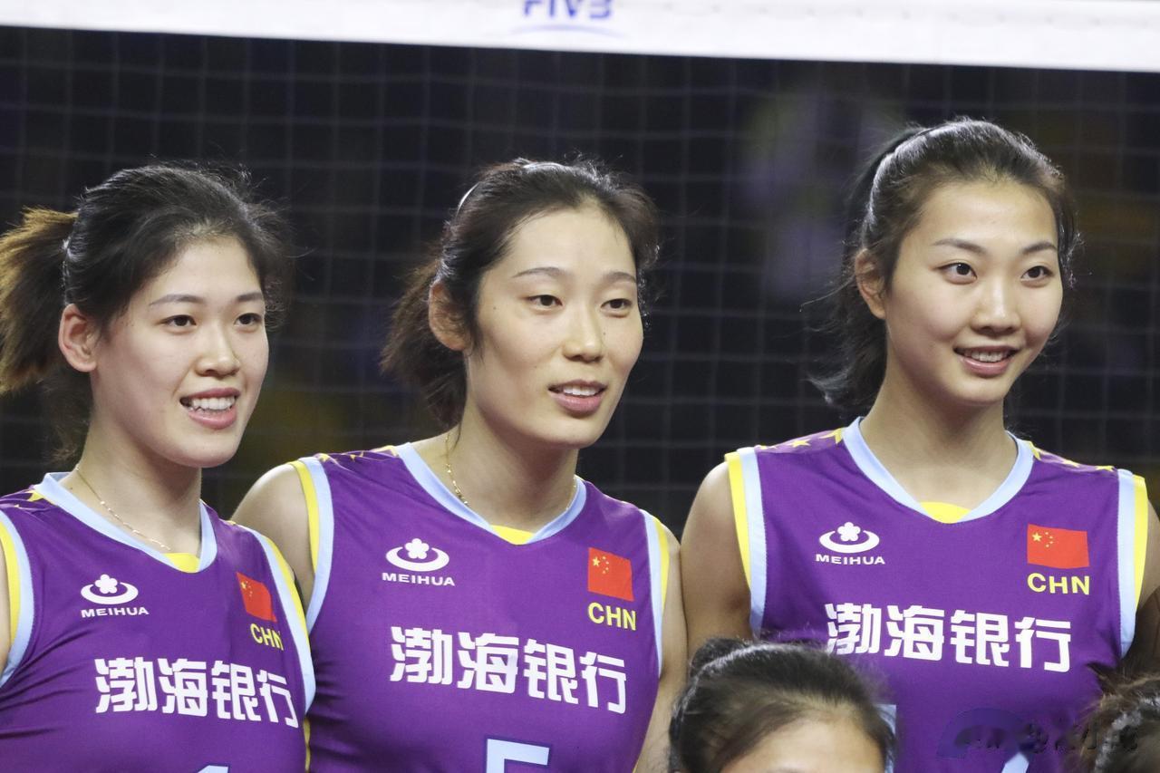 中国女排现役球员，这三位球员称得上女排里面的三巨头！
第一巨头：朱婷
中国女排第(1)