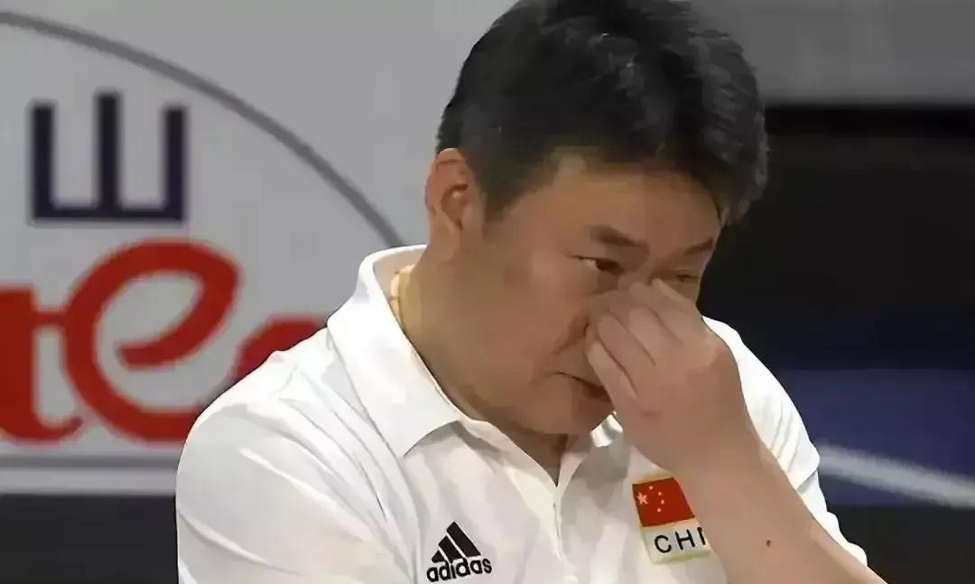 国家女排联赛四分之一决赛，
中国女排将再战巴西，
加比回归以后的巴西女排，
连输(3)
