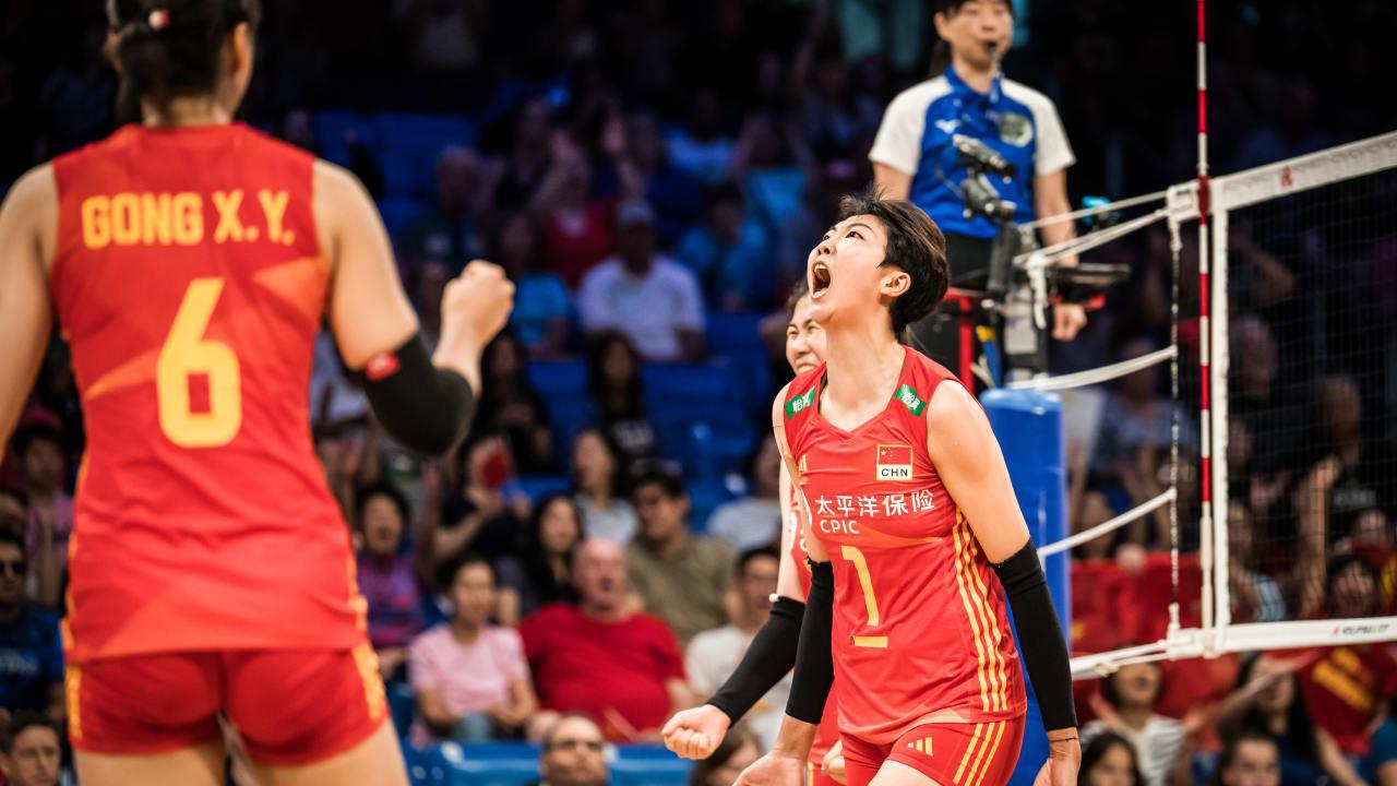 女排 2023 VNL: 中国的胜利当之无愧，两位意大利教练进入半决赛。

两位(3)