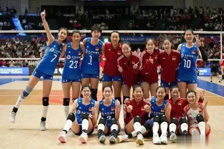 美媒表示：随着美国女排被淘汰，中国女排无疑是最热门夺冠球队，预测中国女排3：1土(1)