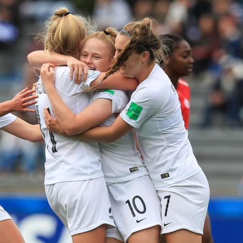 新西兰女足逆天传递，10秒破门，挪威全队懵了！(1)