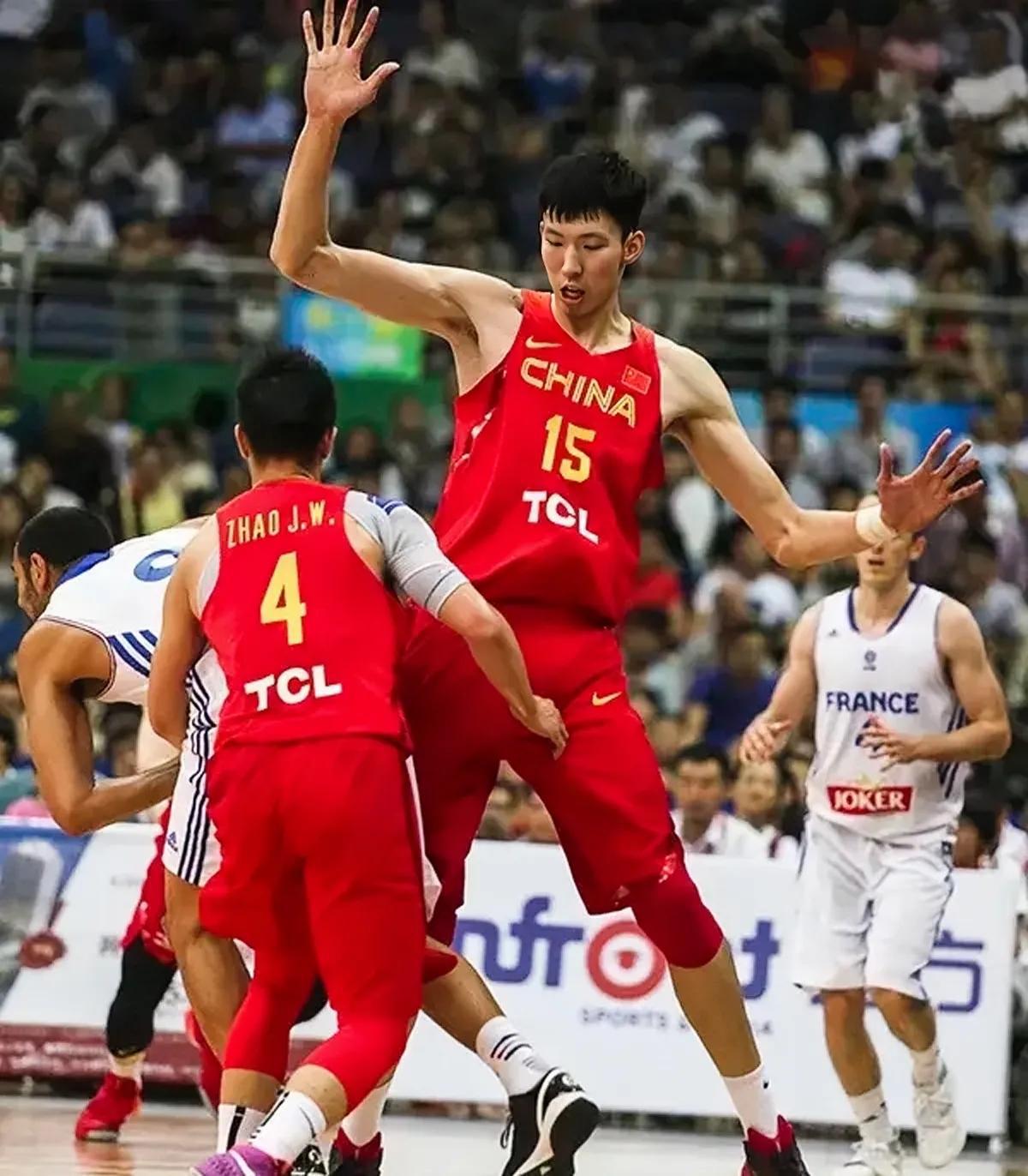 中国队球员身高惊人，对手束手无策？

近日，备受瞩目的2023男篮世界杯即将在中(1)