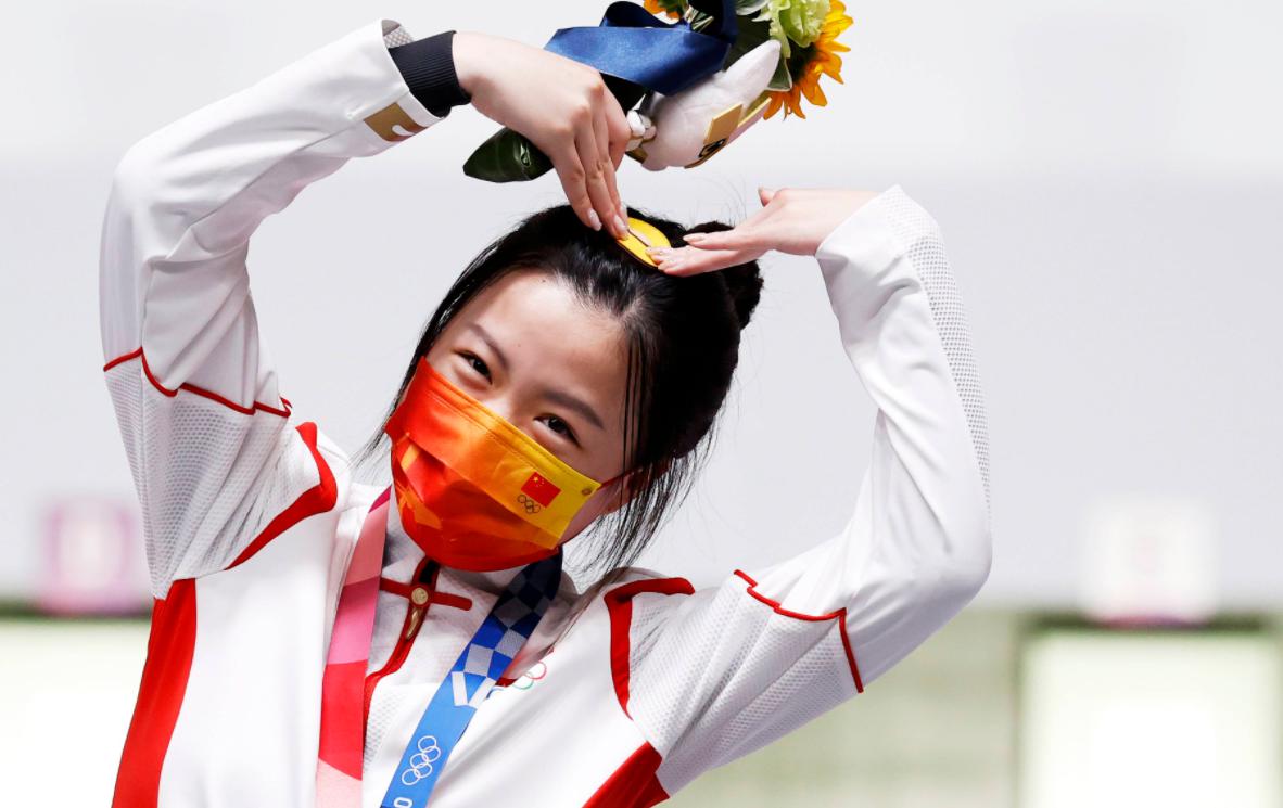 羡慕！23岁杨倩到处旅游晒美照，奥运冠军无缘各项大赛，只用2年就赚够了(1)