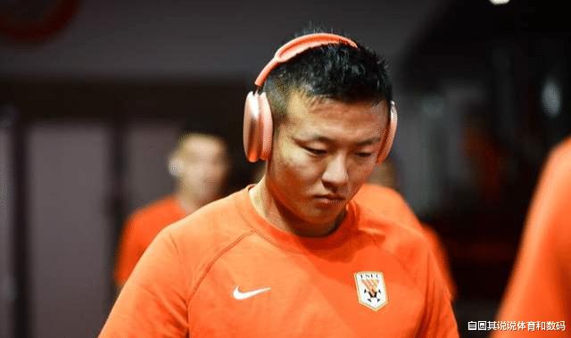 泰山队球员9月5日开始集中训练，宋龙估计要加练了，因为机会来了(3)
