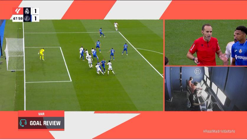 前裁判：何塞卢进球前在越位位置起跳争抢球，应该被判进球无效(1)