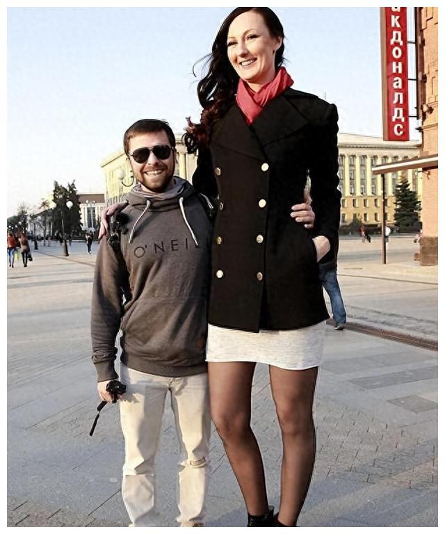 俄罗斯名模腿长1.32米，身材傲人却至今无人敢娶，曾因身高遭排挤(5)