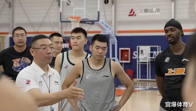 CCTV5直播！上海男篮揭幕战，王哲林回归首秀，NBA名将正式亮相(2)