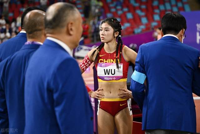 国选手吴艳妮因抢跑被取消成绩，这让很多人感到困惑 ！(2)