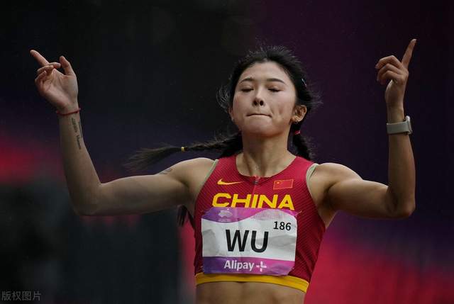 国选手吴艳妮因抢跑被取消成绩，这让很多人感到困惑 ！(6)