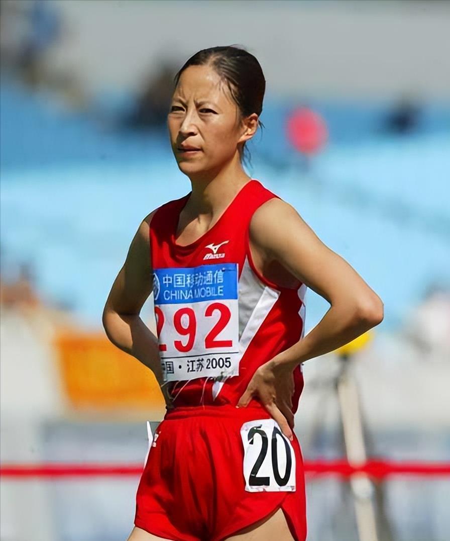 最孤独的中国奥运冠军！被教练和队友抛弃，没有国旗空手环绕赛场(6)